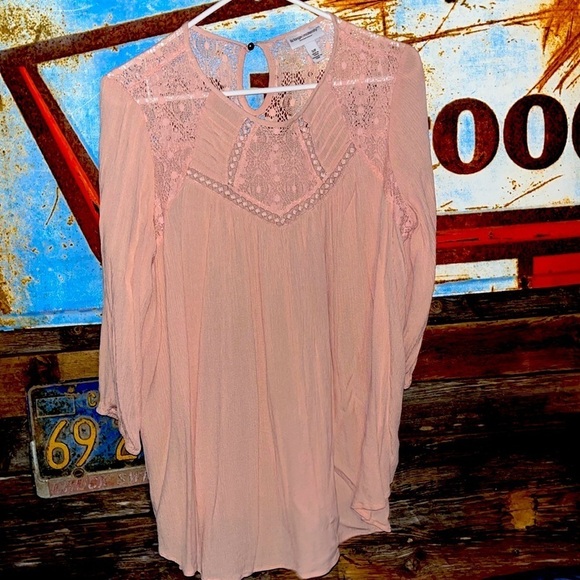 Liz Lange Tops - Liz Lange maternity top